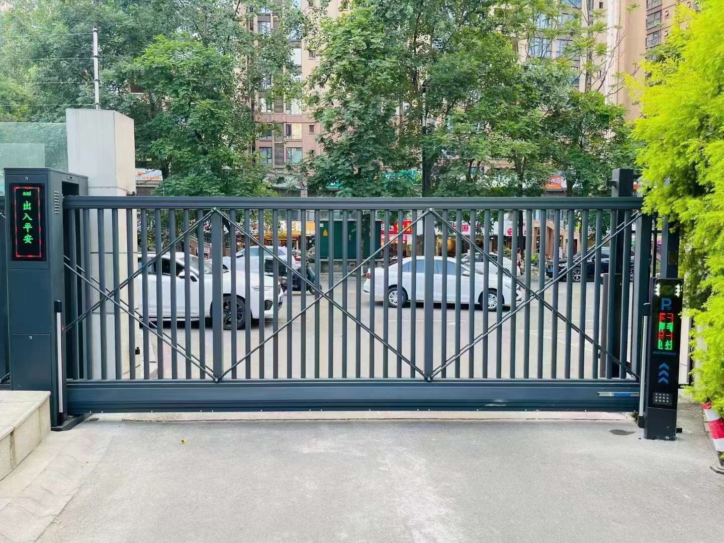 电动伸缩门
